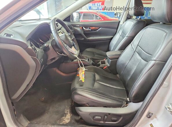 5N1AT2MV9LC709179 2020 NISSAN ROGUE Серебряный Вид салона спереди