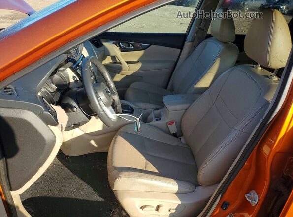 5N1AT2MVXHC790832 2017 NISSAN ROGUE Orange Вид салону спереду