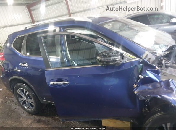 5N1AT2MVXHC860426 2017 NISSAN ROGUE Blue Widok wnętrza z tyłu