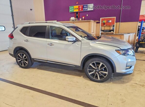 5N1AT2MVXKC744618 2019 NISSAN ROGUE Серебряный Передняя правая четверть