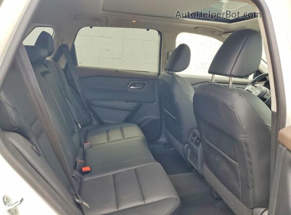 5N1AT3BB1MC822575 2021 NISSAN ROGUE Белый Вид задней части салона