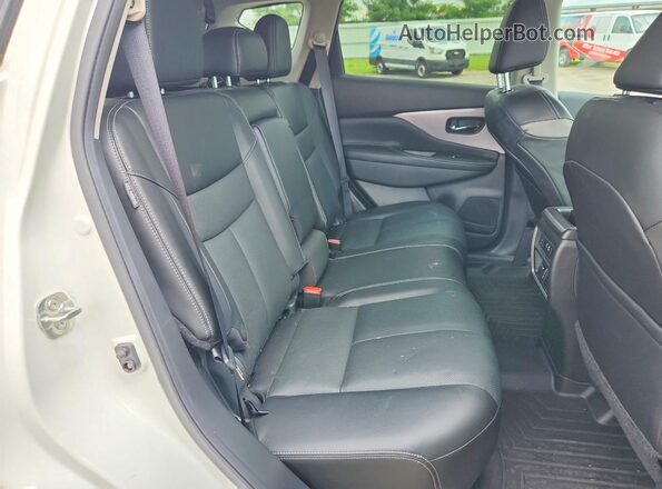 5N1AZ2CS0MC119475 2021 NISSAN MURANO White Vista interior trasera