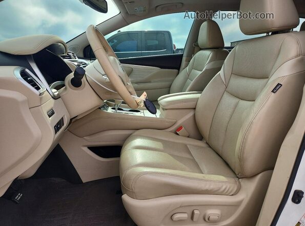 5N1AZ2MH8HN121973 2017 NISSAN MURANO White Widok wnętrza z przodu