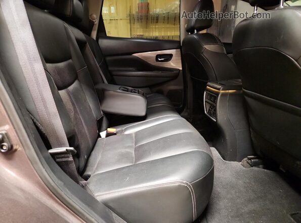 5N1AZ2MH8JN199577 2018 NISSAN MURANO Brown Widok wnętrza z tyłu