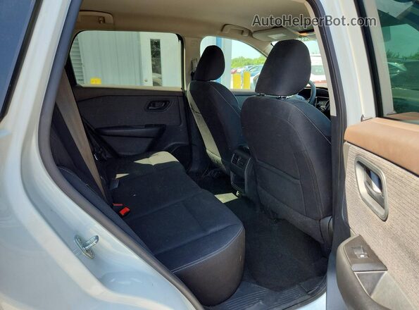 5N1BT3AA2PC873892 2023 NISSAN ROGUE White Vista interior trasera
