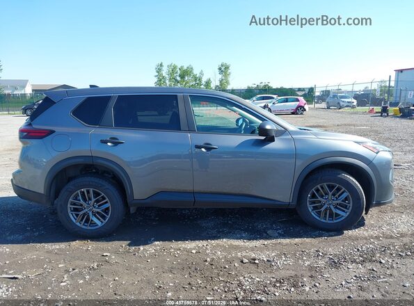 5N1BT3AB2SC836634 2025 NISSAN ROGUE Gray Vista interior trasera