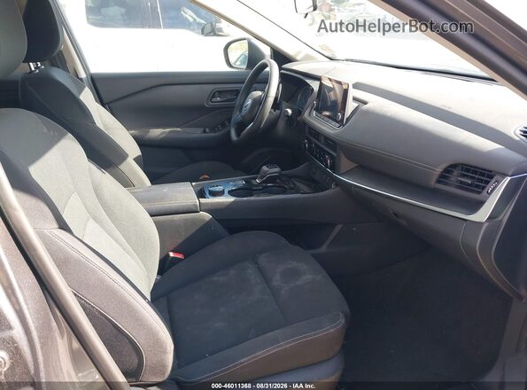 5N1BT3AB4RC696385 2024 NISSAN ROGUE Серый Вид салона спереди