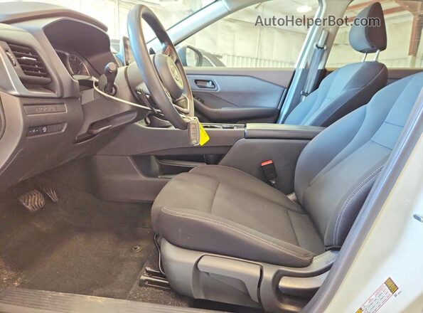 5N1BT3AB7PC877459 2023 NISSAN ROGUE White Widok wnętrza z przodu
