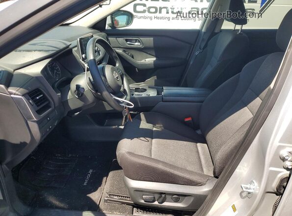 5N1BT3BA0RC678679 2024 NISSAN ROGUE Silver Вид салону спереду