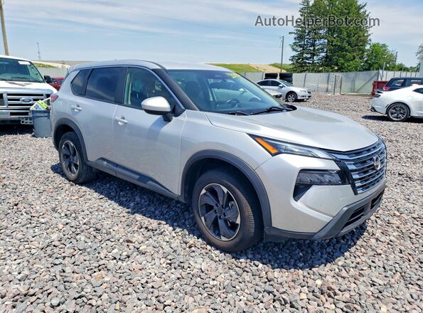 5N1BT3BA0RC678679 2024 NISSAN ROGUE Silver Передня права чверть