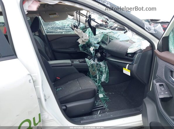 5N1BT3BA2PC829129 2023 NISSAN ROGUE White Вид салону спереду