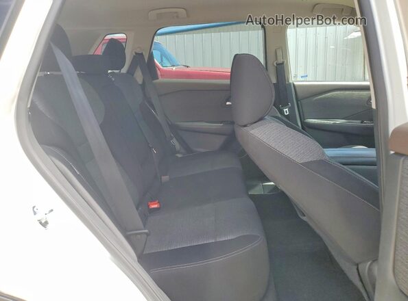 5N1BT3BA3PC677197 2023 NISSAN ROGUE White Widok wnętrza z tyłu