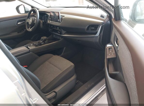 5N1BT3BA3PC851091 2023 NISSAN ROGUE Серебряный Вид салона спереди