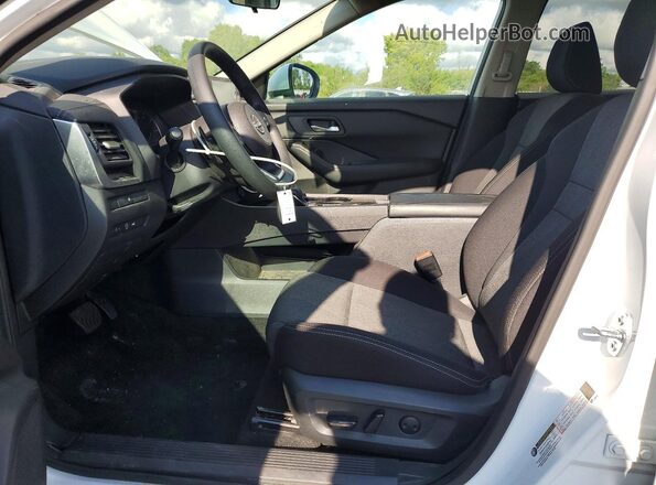 5N1BT3BA4RC692164 2024 NISSAN ROGUE White Front interior view
