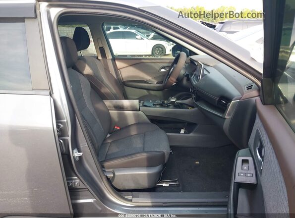 5N1BT3BA5PC675967 2023 NISSAN ROGUE Silver Вид салону спереду