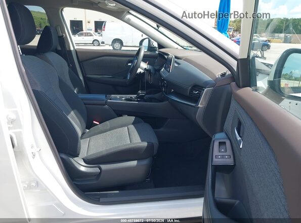 5N1BT3BA5PC689836 2023 NISSAN ROGUE White Вид салону спереду
