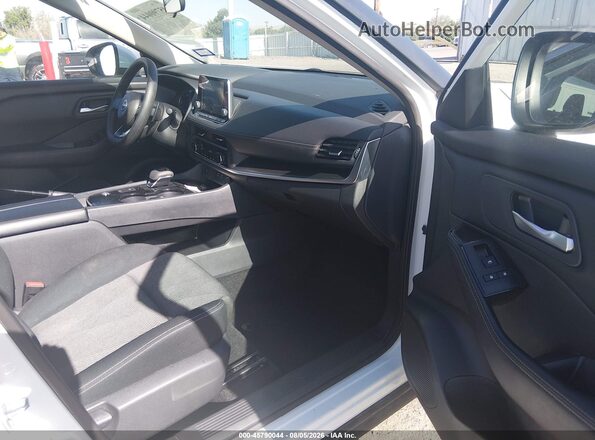 5N1BT3BA5RC701485 2024 NISSAN ROGUE White Вид салону спереду