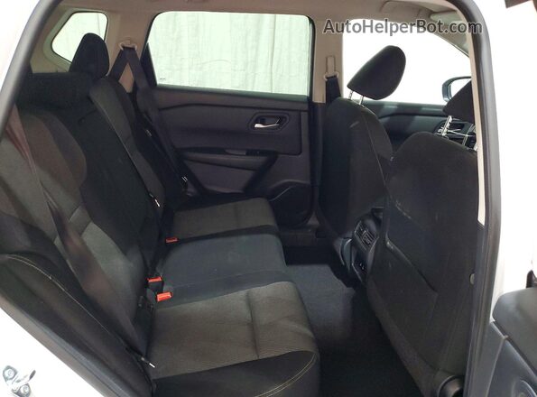5N1BT3BA5SC786401 2025 NISSAN ROGUE White Widok wnętrza z tyłu