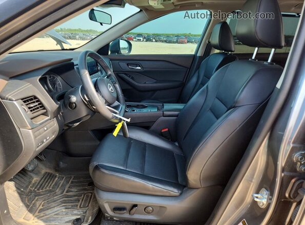 5N1BT3BA8PC915271 2023 NISSAN ROGUE Серый Вид салона спереди