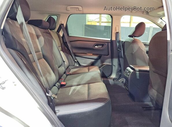 5N1BT3BAXRC695263 2024 NISSAN ROGUE Silver Vista interior trasera