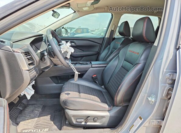 5N1BT3BB0SC768459 2025 NISSAN ROGUE Серый Вид салона спереди