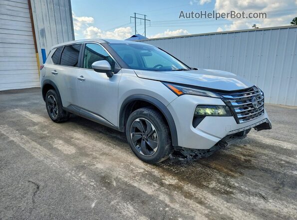 5N1BT3BB0SC820494 2025 NISSAN ROGUE Серебряный Передняя правая четверть