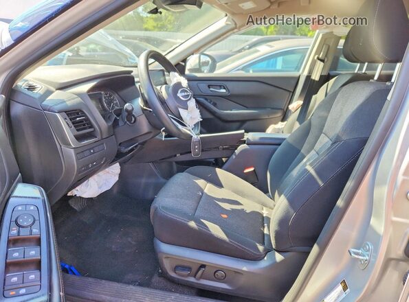5N1BT3BB3RC725311 2024 NISSAN ROGUE Серебряный Вид салона спереди