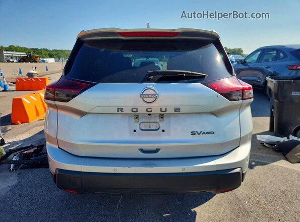 5N1BT3BB3RC725311 2024 NISSAN ROGUE Серебряный Вид сзади