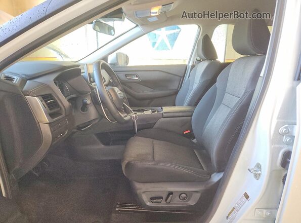 5N1BT3BB3SC765880 2025 NISSAN ROGUE Белый Вид салона спереди