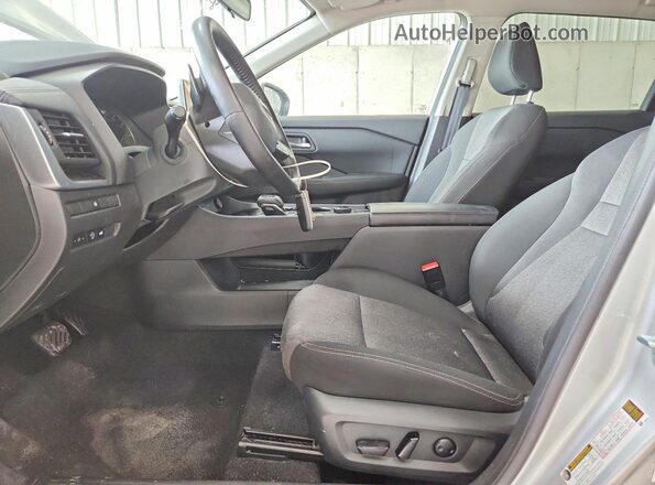 5N1BT3BB3SC802748 2025 NISSAN ROGUE Silver წინა სალონის ხედი