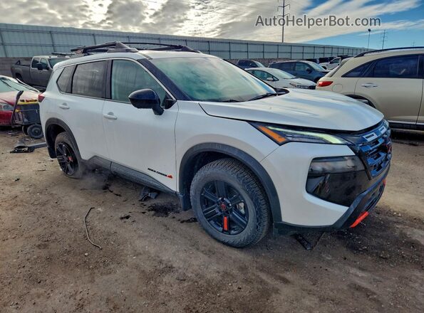 5N1BT3BB3SC841095 2025 NISSAN ROGUE White Vista de los asientos traseros