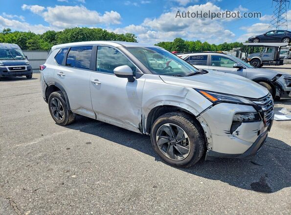 5N1BT3BB4RC690021 2024 NISSAN ROGUE Silver Передня права чверть