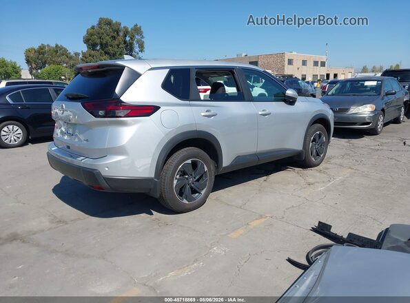 5N1BT3BB5SC762902 2025 NISSAN ROGUE Silver Trasero derecho