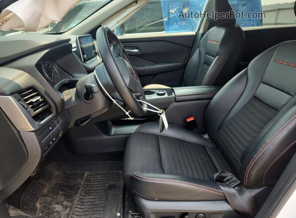 5N1BT3BB5SC828381 2025 NISSAN ROGUE White Vista interior delantera