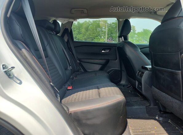 5N1BT3BB5SC828381 2025 NISSAN ROGUE White Vista interior trasera