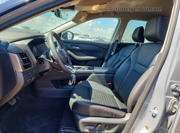 5N1BT3BB5TC718366 2026 NISSAN ROGUE Gray Вид салону спереду