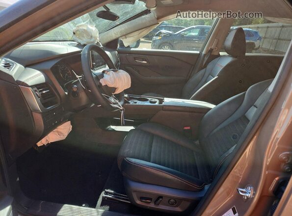 5N1BT3BB7SC826227 2025 NISSAN ROGUE Brown Vista interior delantera