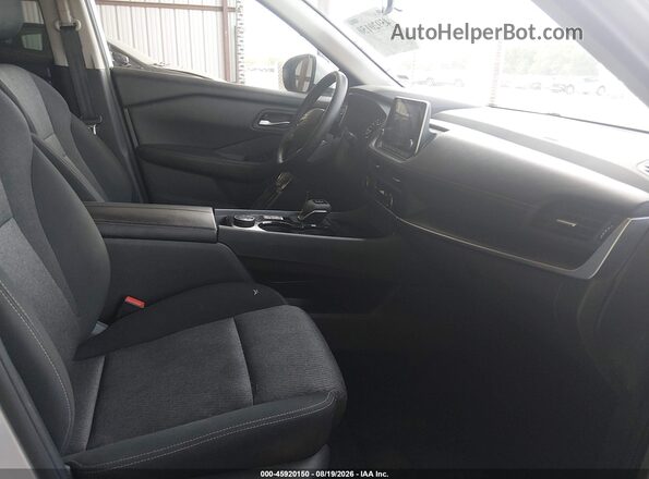 5N1BT3BB7SC837292 2025 NISSAN ROGUE Серебряный Вид салона спереди