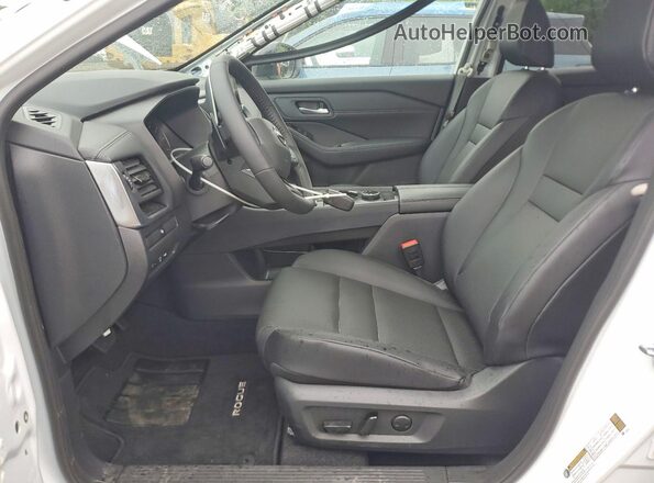 5N1BT3BB7TC795563 2026 NISSAN ROGUE White Widok wnętrza z przodu