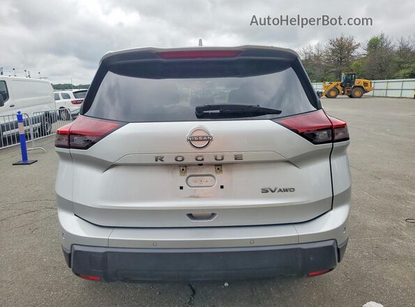 5N1BT3BB8RC703286 2024 NISSAN ROGUE Серебряный Вид сзади