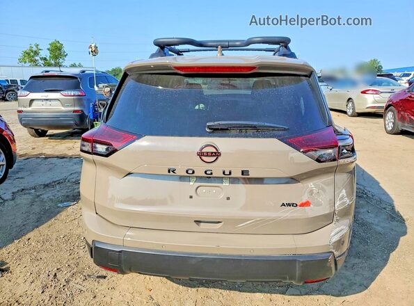 5N1BT3BB8SC825667 2025 NISSAN ROGUE Желто-коричневый Вид сзади