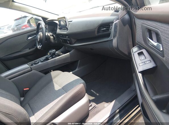 5N1BT3BB9PC851413 2023 NISSAN ROGUE Черный Вид салона спереди