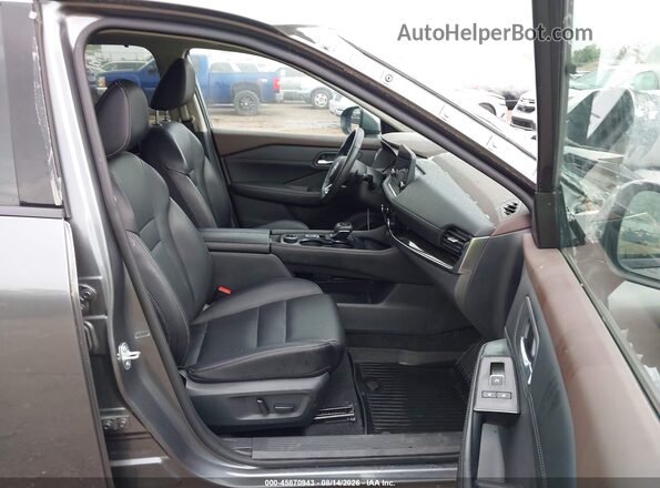 5N1BT3CB0PC905552 2023 NISSAN ROGUE Gray Вид салону спереду
