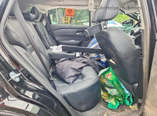 5N1BT3CB2RC730675 2024 NISSAN ROGUE Black Вид задньої частини салону