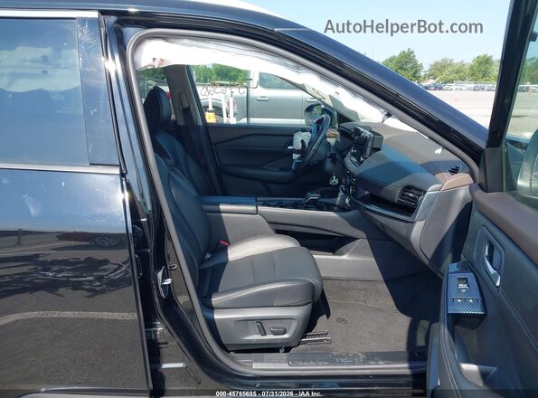 5N1BT3CB3PC796939 2023 NISSAN ROGUE Черный Вид салона спереди