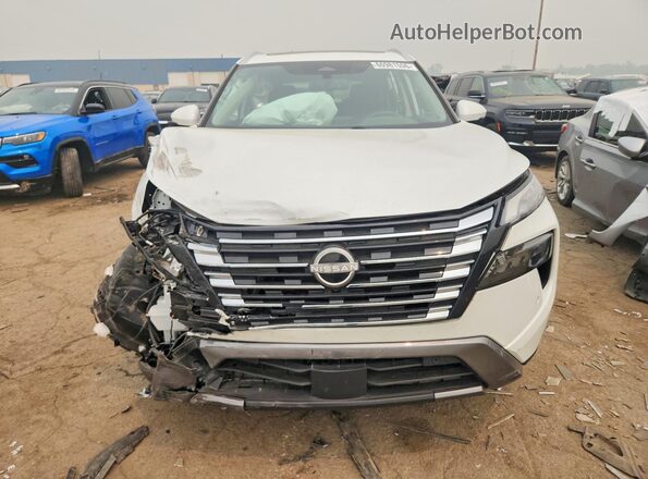 5N1BT3CB6RC715693 2024 NISSAN ROGUE White Вид спереду