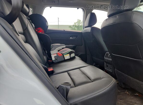 5N1BT3CB6RC715693 2024 NISSAN ROGUE White Вид задніх сидінь