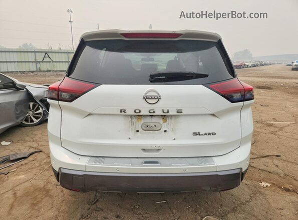 5N1BT3CB6RC715693 2024 NISSAN ROGUE White Вид ззаду