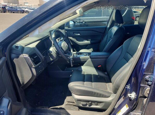 5N1BT3CB6TC692634 2026 NISSAN ROGUE Blue Widok wnętrza z przodu