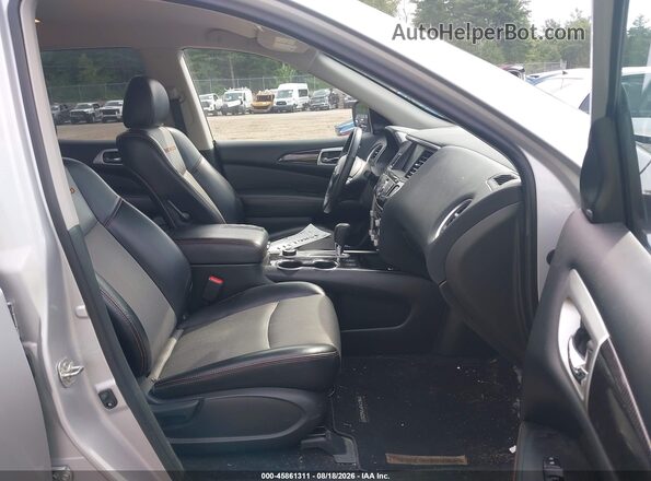 5N1DR2BM2LC577808 2020 NISSAN PATHFINDER Серебряный Вид салона спереди